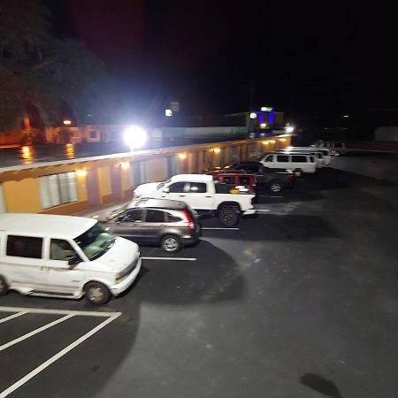 Relax Inn Silver Springs Exterior photo